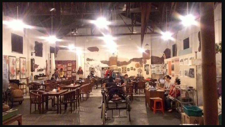 Retro Cafe Semarang, Hangout Places in Semarang