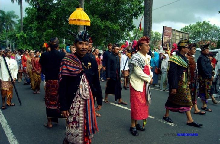 Pakaian Adat Lombok