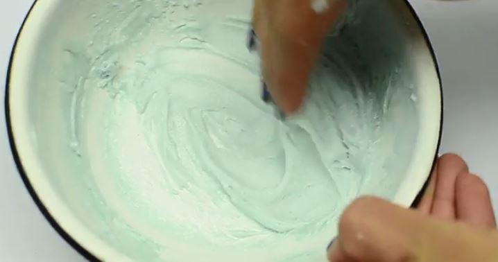 How to Make Slime with Shampoo and Toothpaste