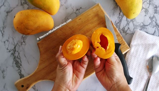 HOW TO EAT A MANGO