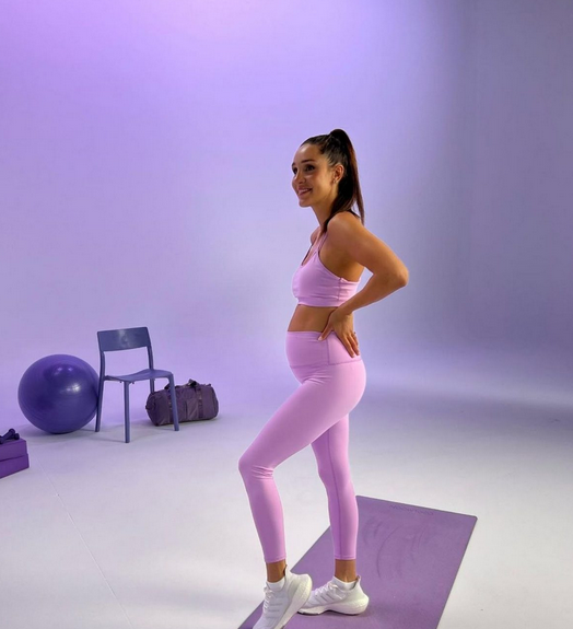 Kayla Itsines a female fitness models